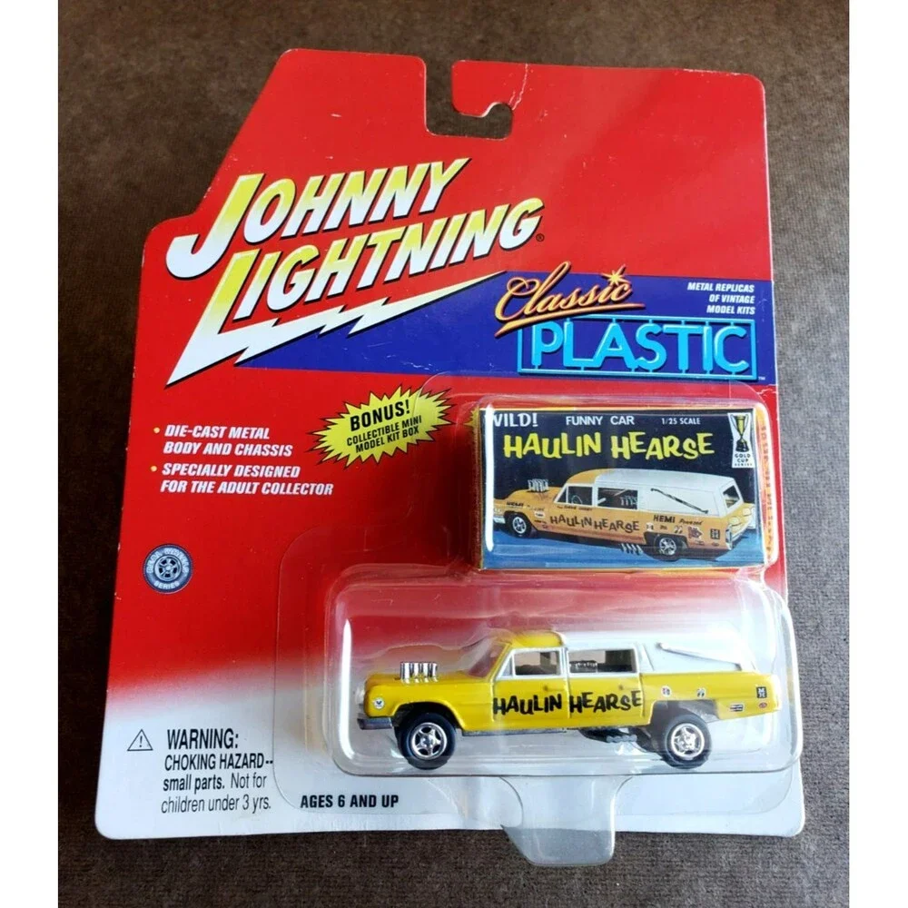 2001 Johnny lightning WILD! HAULING HEARSE Yellow CLASSIC PLASTIC Funny Car 1:64